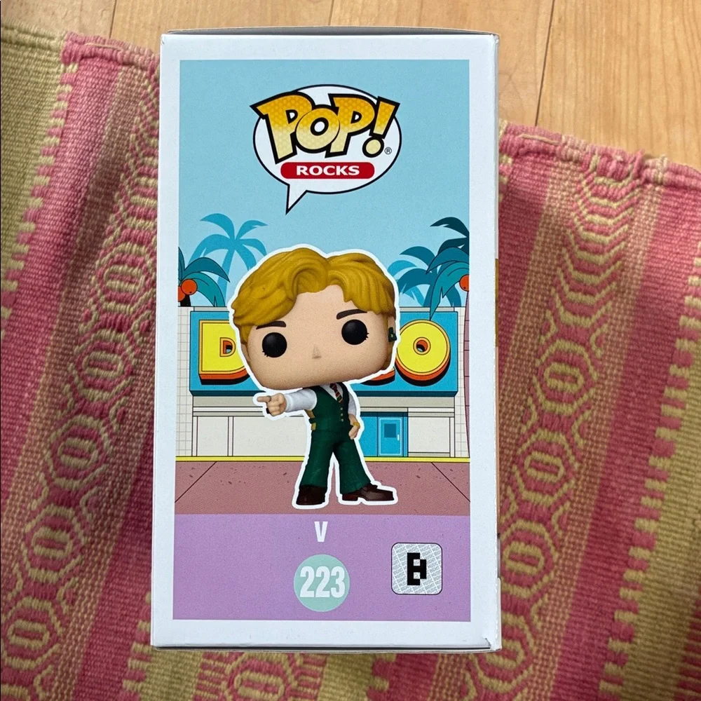 Funko Pop! Rocks BTS V Vinyl Figure - Green Outfit